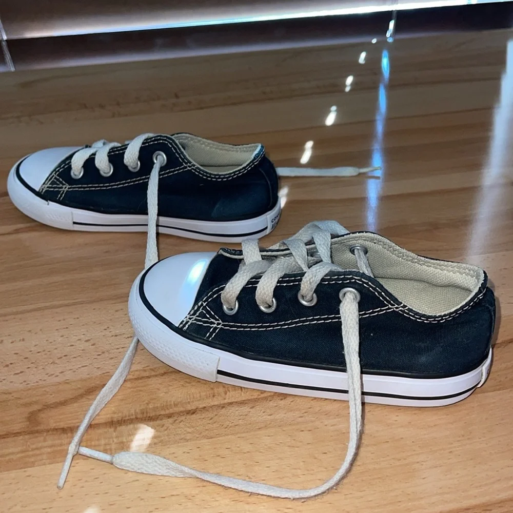 Size 8 Toddler Black and white converse